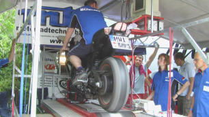 Im El Dorado Templin haben mehrere SUZUKI-H�ndler eine Gemeinschaftsveranstaltung organisiert. Wir waren mit dem Pr�fstand dabei.