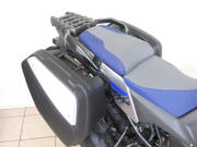 Die Original-Koffer schmiegen sich eng an die Siluette der V-Strom und werden mit dem Z�ndschl�sse verschlossen sowie am Fahrzeug gesichert